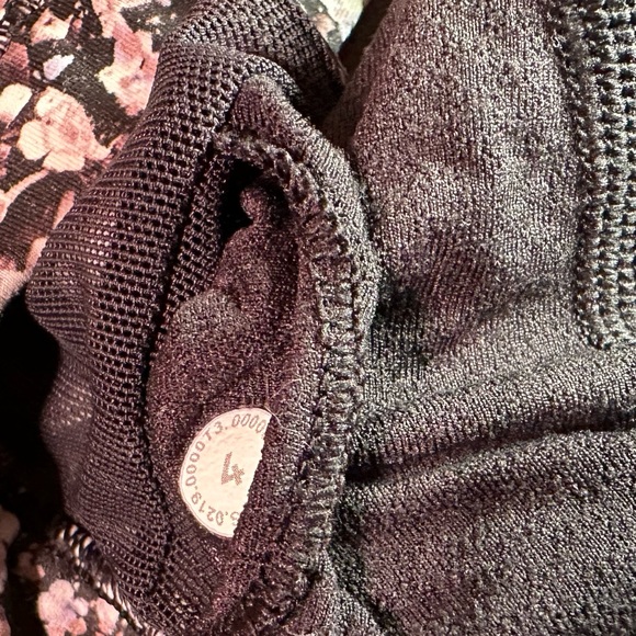 Lululemon Free to Be Serene bra SIZE 4 - Picture 5 of 5